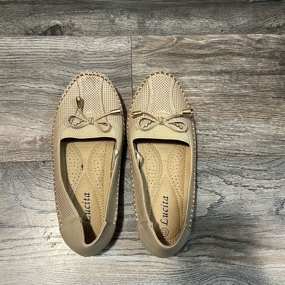 Lucita 6.5 Tan Flats